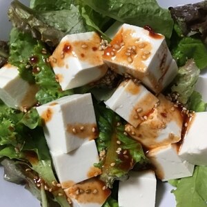豆腐とサニーレタスのピリ辛サラダ